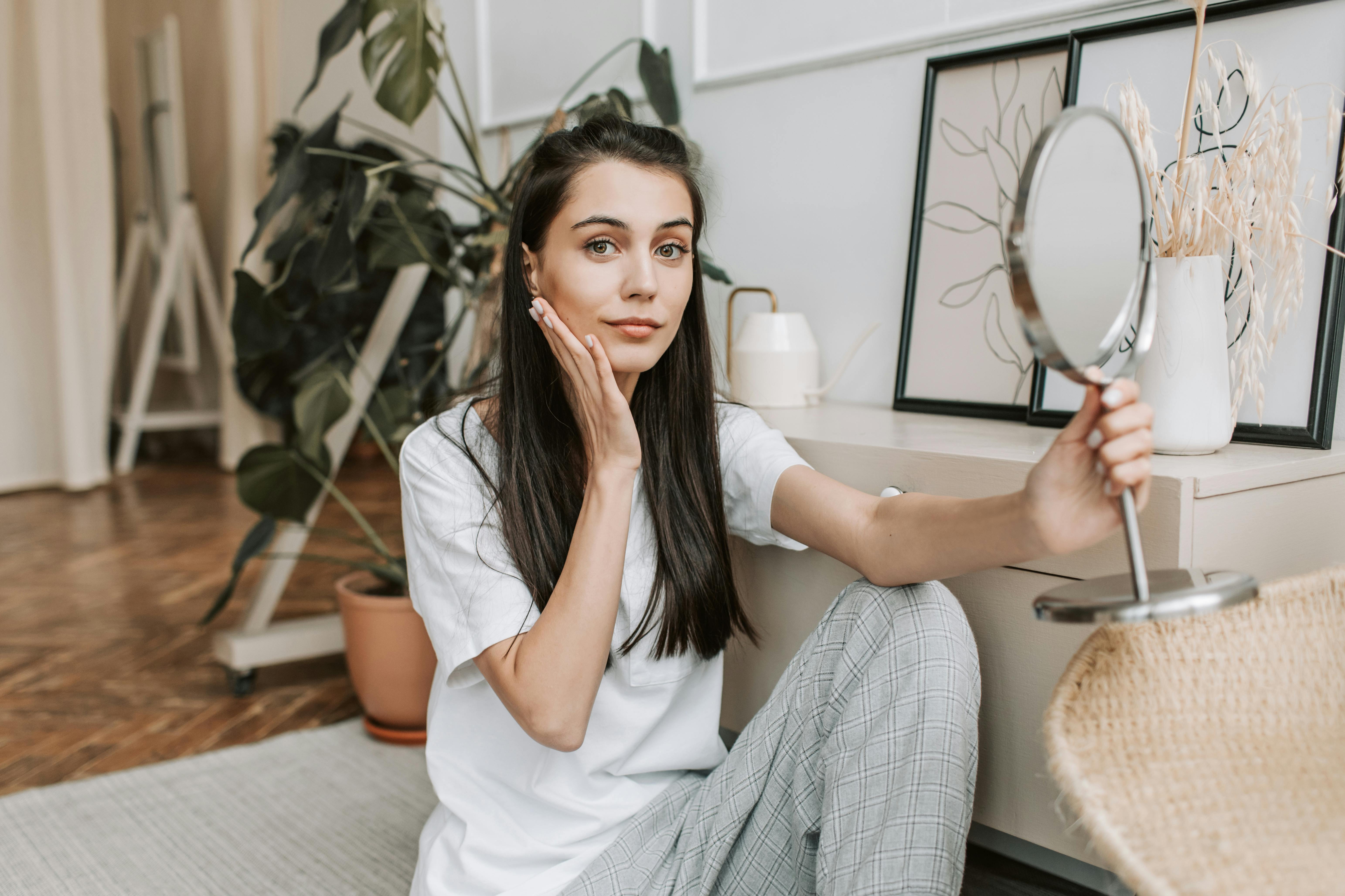 动漫《镜像猎手》海报